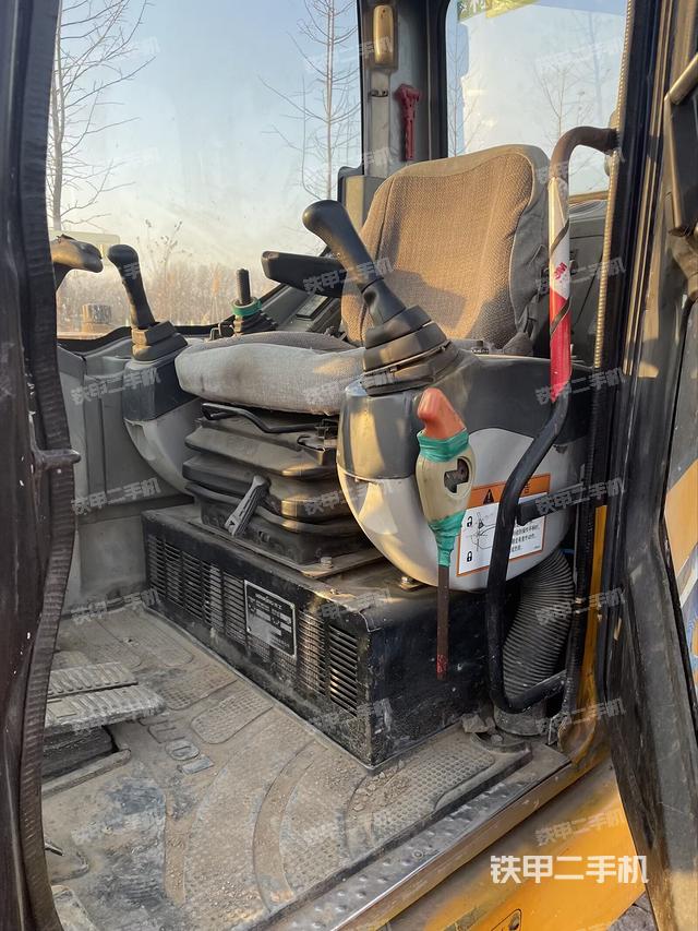 驾驶室整体（整机外观）