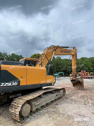 现代R215VS挖掘机实拍图片