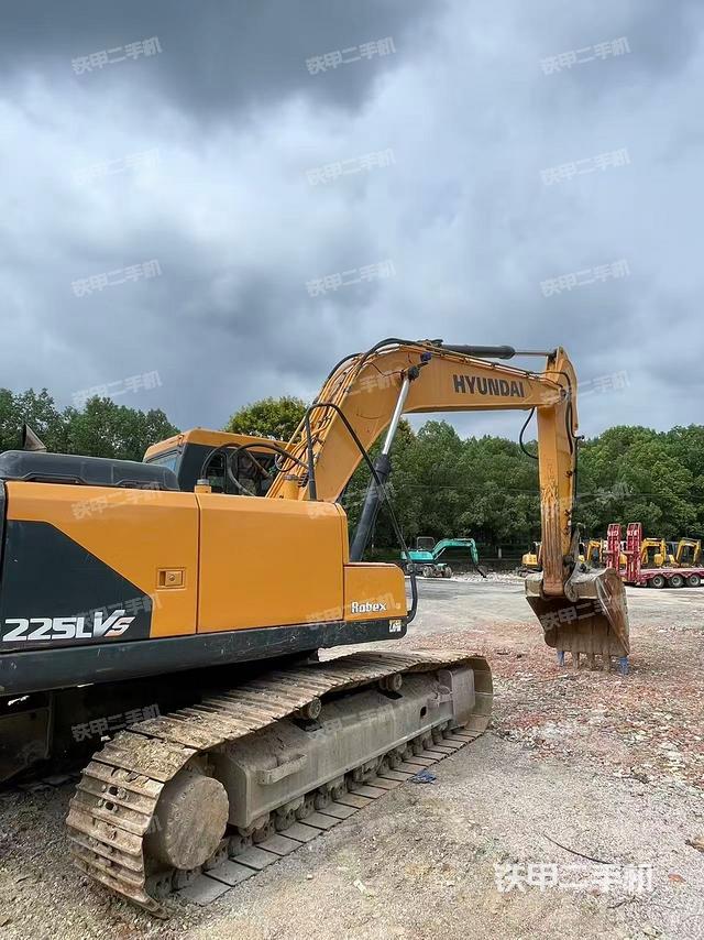 现代R215VS挖掘机