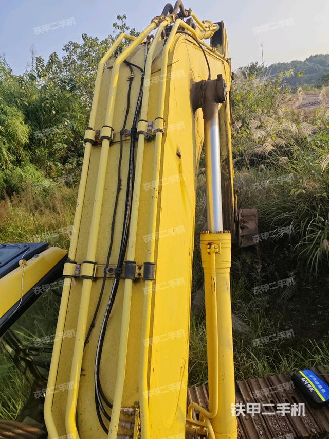 大臂背部俯视（工作和回转装置）