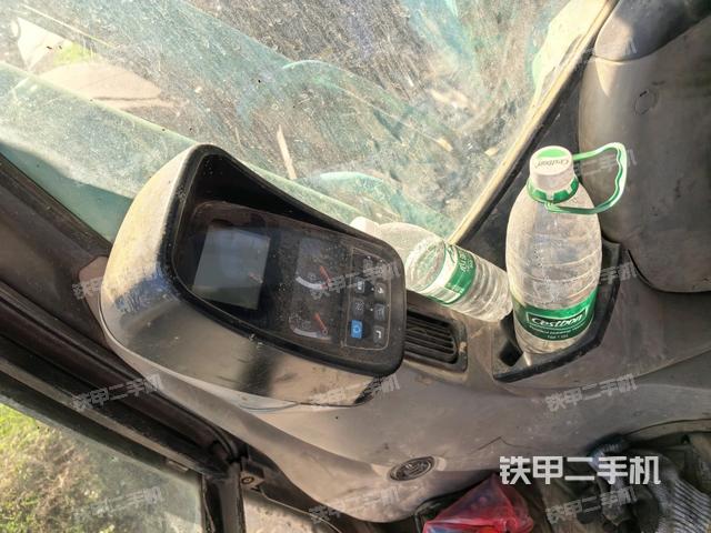 座椅左侧控制台/音响/含左手柄（驾驶室部分）