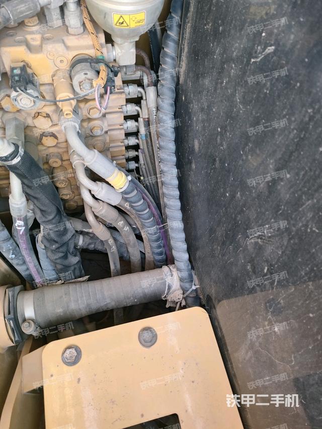 回转马达和主控阀（整机外观）