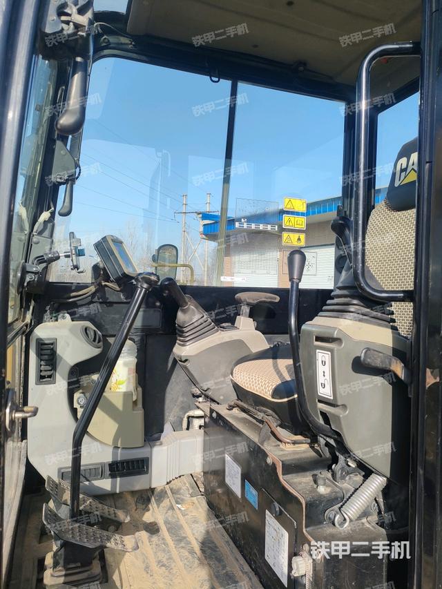 驾驶室顶部（整机外观）