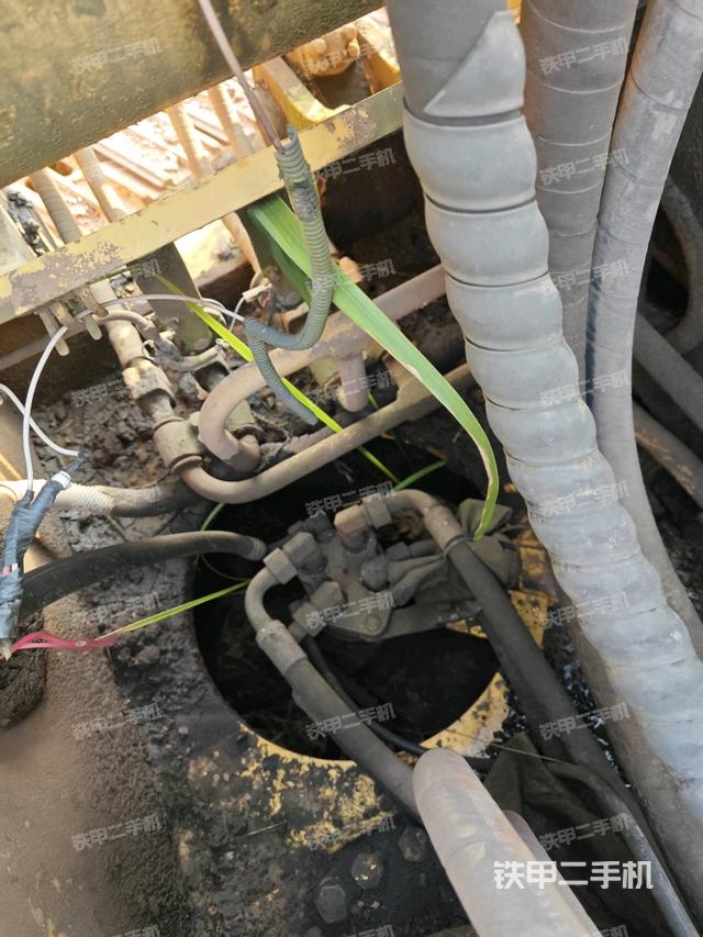 中央回转接头特写（上车部件）