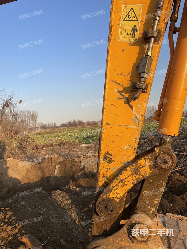 驾驶室顶部（整机外观）
