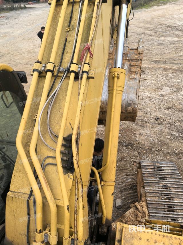 大臂背部俯视（工作和回转装置）