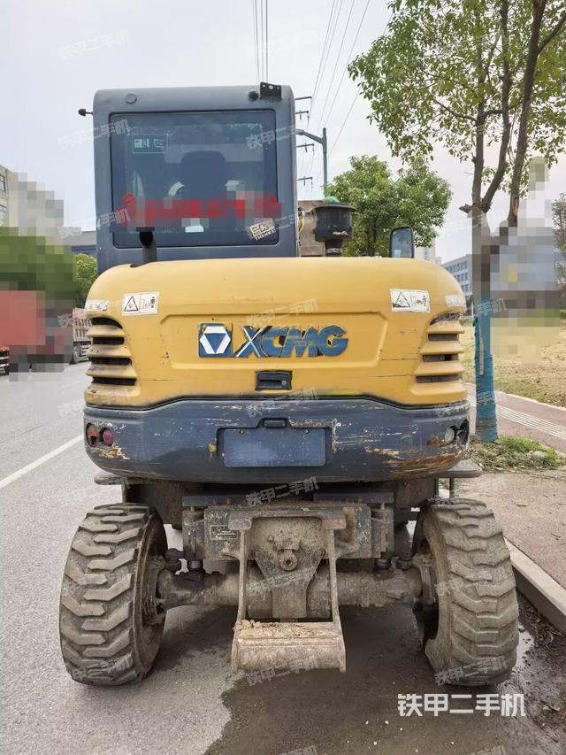 回转马达和主控阀（整机外观）