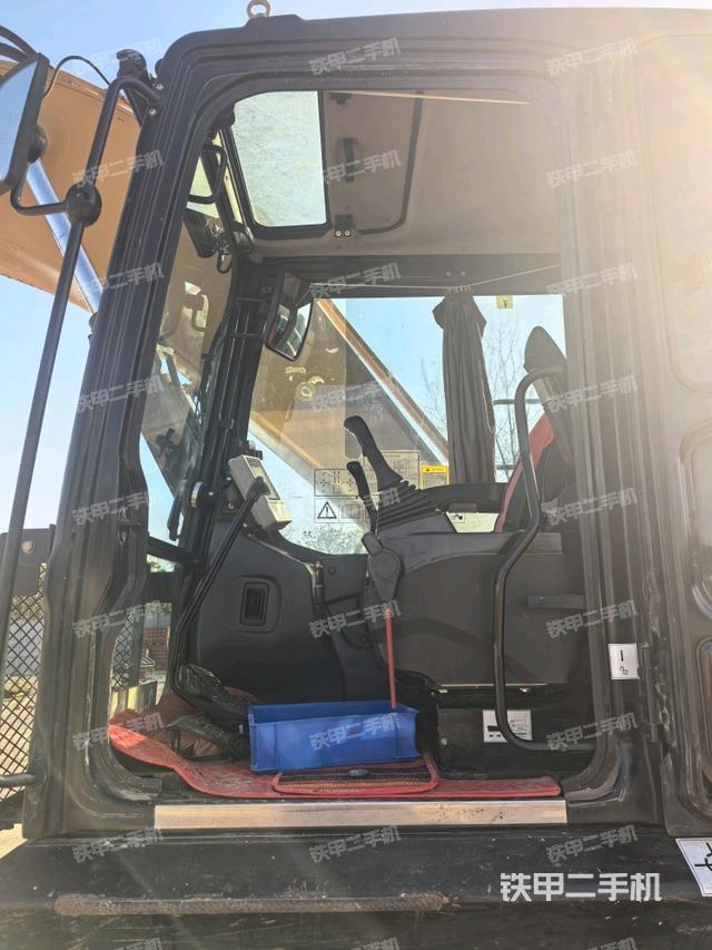 驾驶室整体（整机外观）