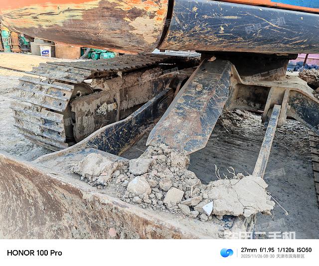 回转马达和主控阀（整机外观）