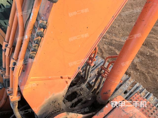 大臂背部俯視（工作和回轉(zhuǎn)裝置）