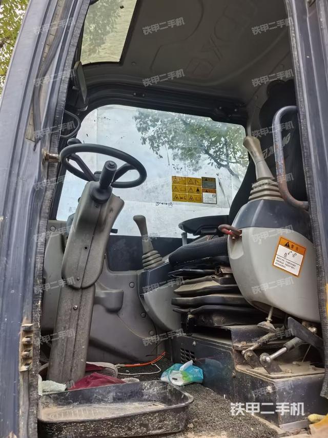 驾驶室整体（整机外观）