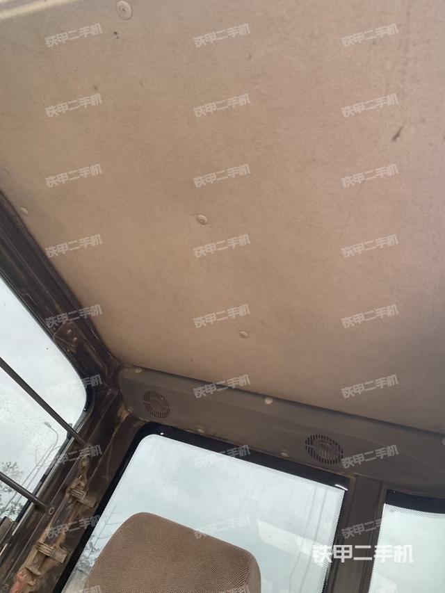 驾驶室顶部（整机外观）