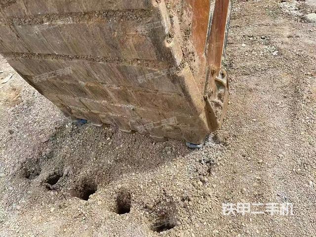 回转马达和主控阀（整机外观）