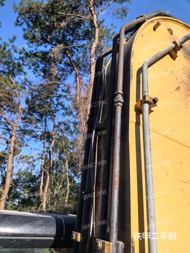 转盘和下车架正前（工作和回转装置）