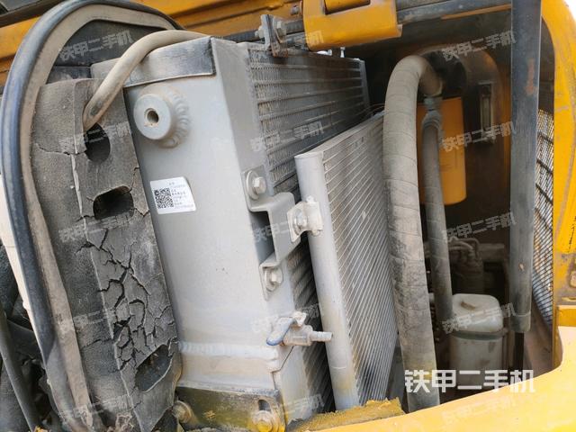 回转马达和主控阀（整机外观）