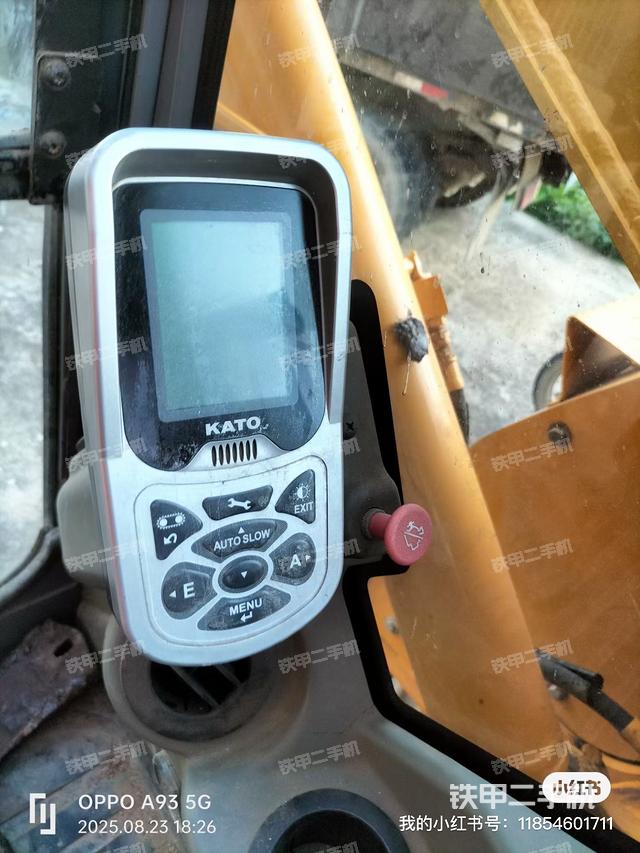 液压泵舱室正面整体（整机外观）