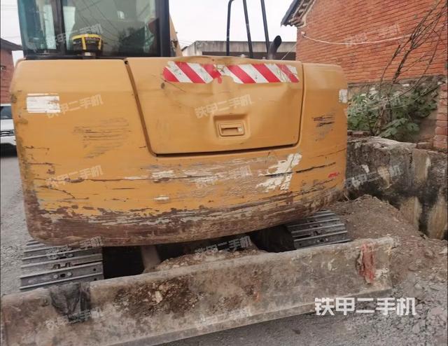 驾驶室顶部（整机外观）