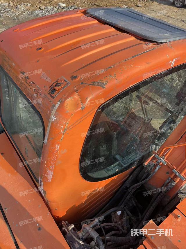 驾驶室顶部（整机外观）