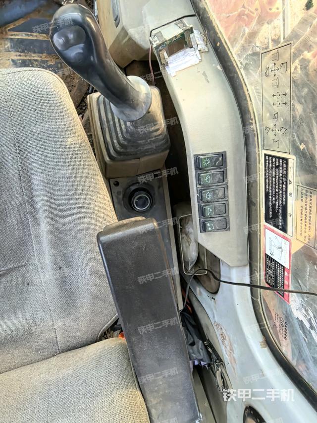 后窗玻璃角標(biāo)（駕駛室部分）