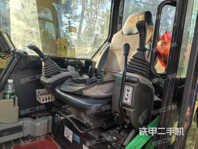 座椅右侧控制台/钥匙门/油门/含右手柄（驾驶室部分）