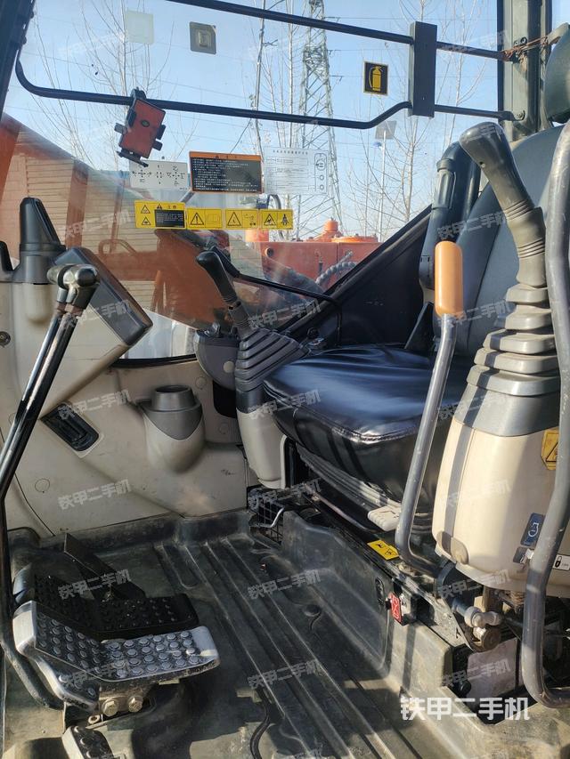 驾驶室顶部（整机外观）