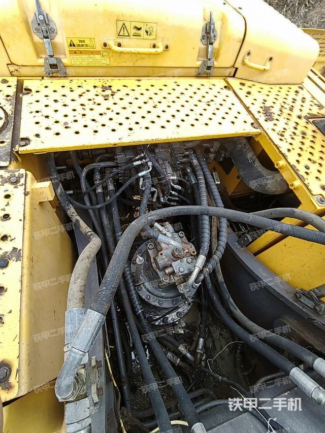 回转马达和主控阀（整机外观）