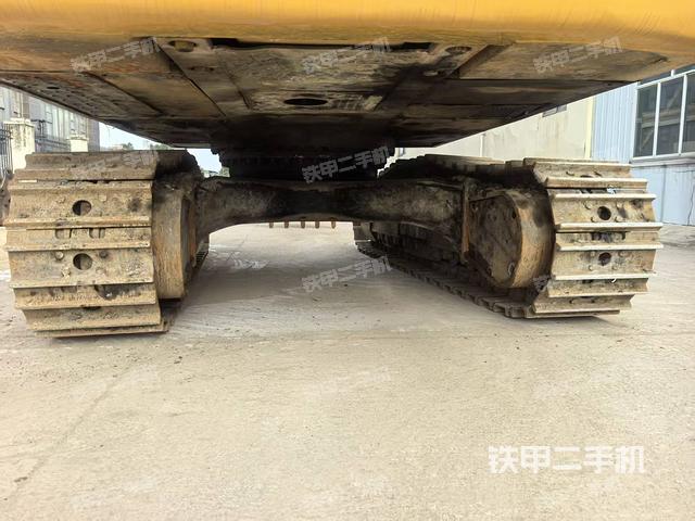 驾驶室顶部（整机外观）