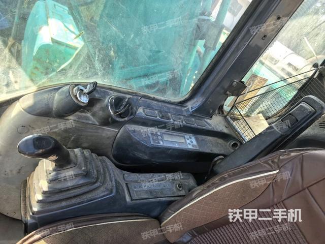 后窗玻璃角标（驾驶室部分）