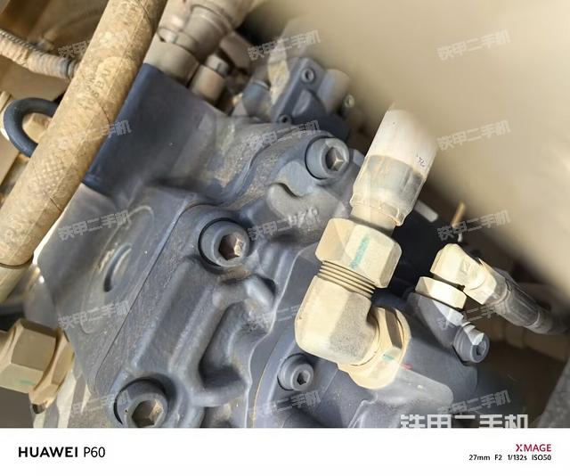 液压泵舱室正面整体（整机外观）