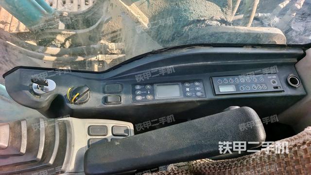 座椅右侧控制台/钥匙门/油门/含右手柄（驾驶室部分）