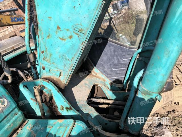 大臂背部俯视（工作和回转装置）