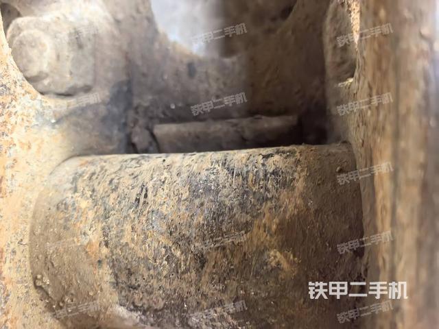 液压泵舱室正面整体（整机外观）