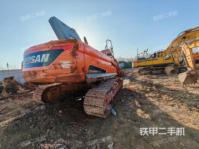 斗山DX260LC-9C挖掘机