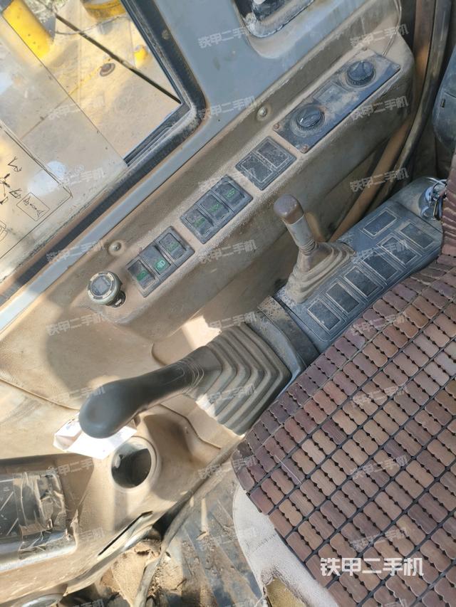 驾驶室整体（整机外观）