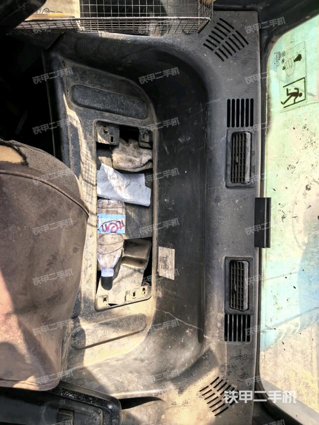 座椅后部（驾驶室部分）