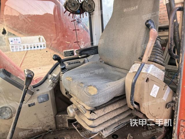 駕駛室正側(cè)（駕駛室部分）