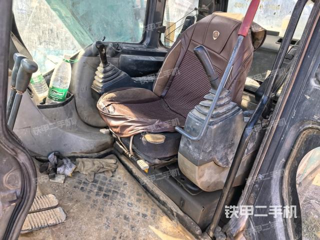 右侧玻璃角标（驾驶室部分）