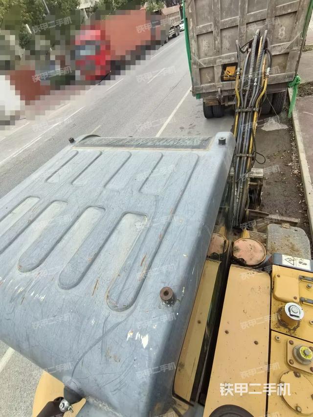 驾驶室顶部（整机外观）