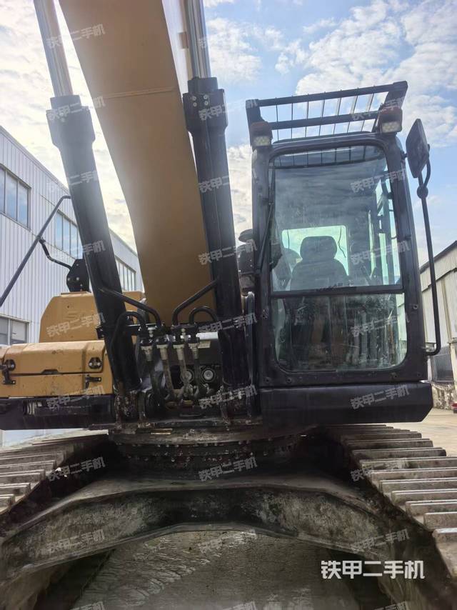 回转马达和主控阀（整机外观）