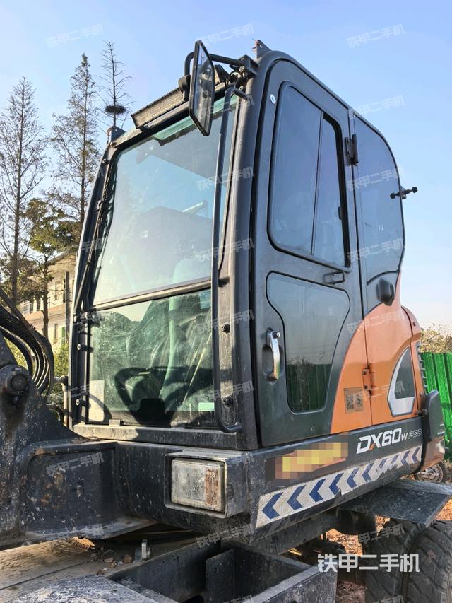 驾驶室整体（整机外观）