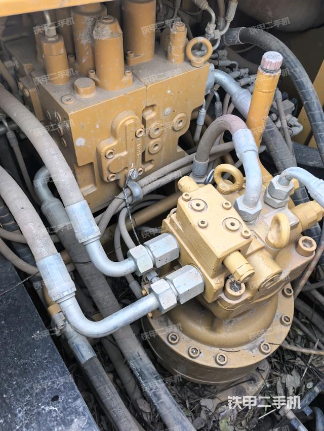 回转马达和主控阀（整机外观）