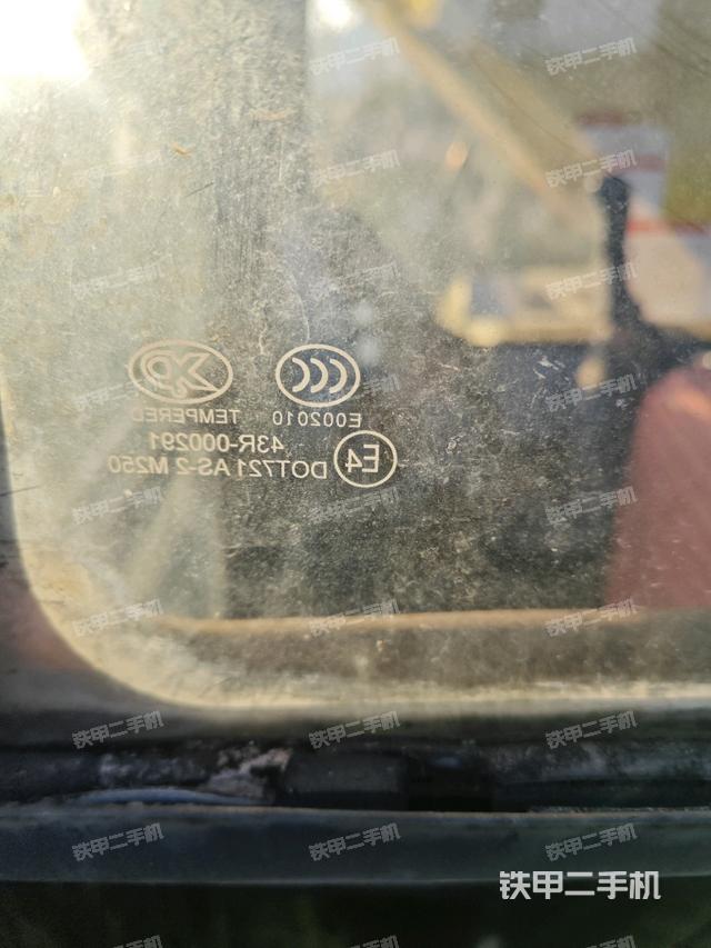 右侧玻璃角标（驾驶室部分）