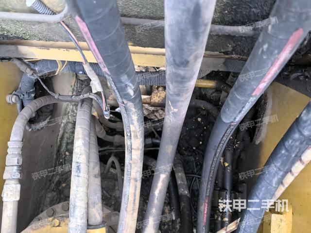 中央回转接头特写（上车部件）