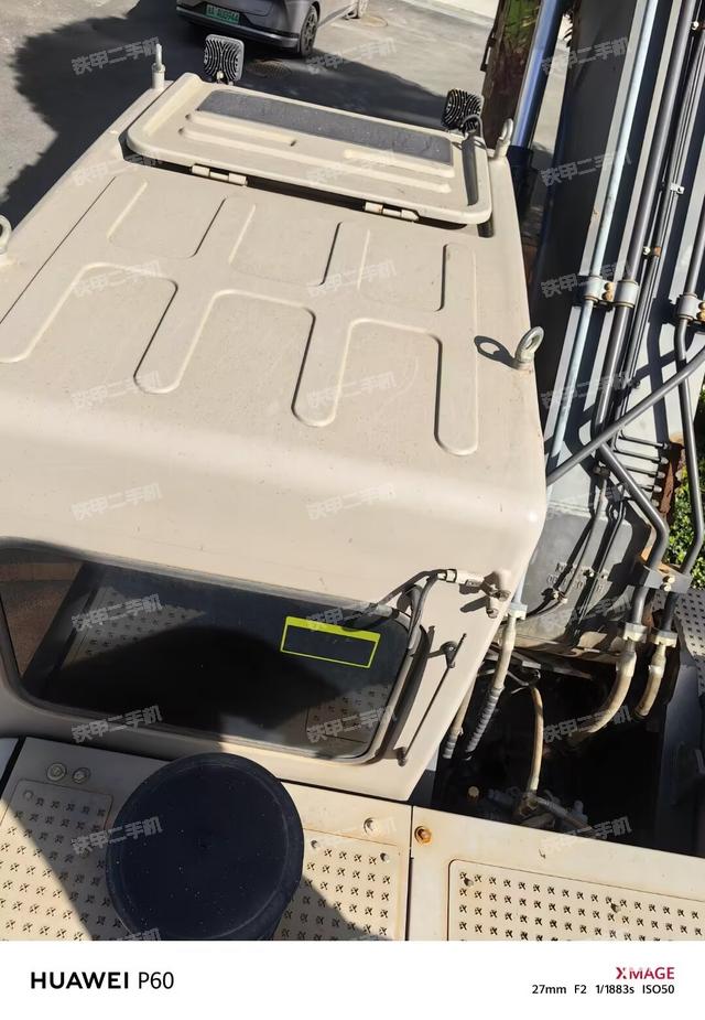 驾驶室顶部（整机外观）