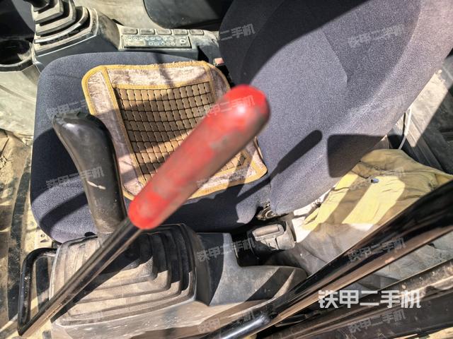 座椅右侧控制台/钥匙门/油门/含右手柄（驾驶室部分）