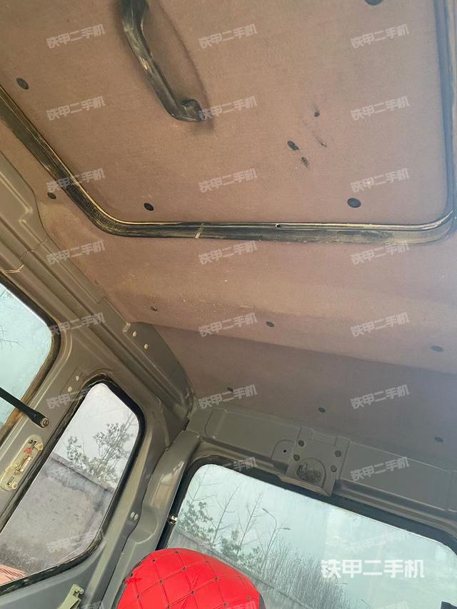 驾驶室顶部（整机外观）