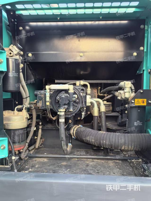 回转马达和主控阀（整机外观）