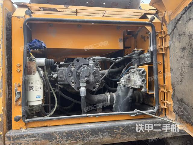 液壓泵艙室正面整體（整機(jī)外觀）