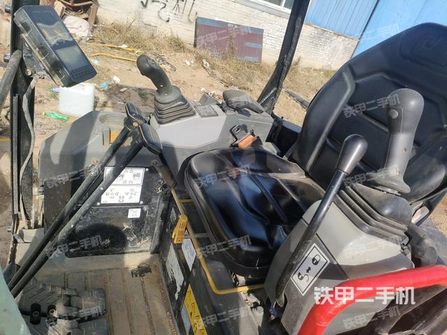 驾驶室顶部（整机外观）