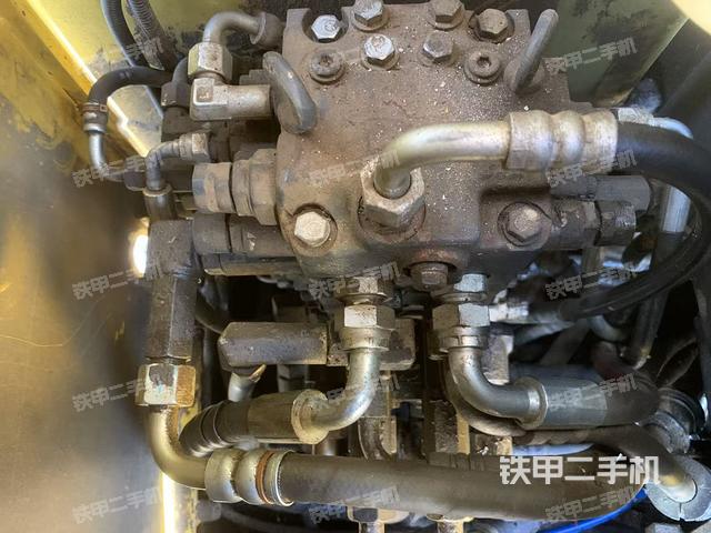 回转马达和主控阀（整机外观）